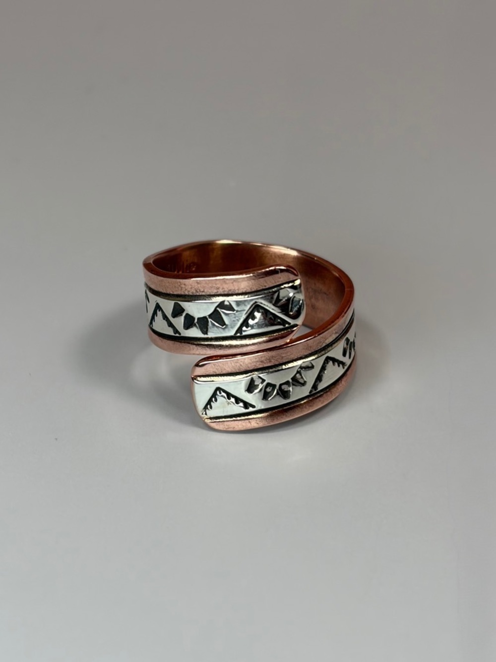 Wylie Secatero Signed Copper & 925 Sterling Silver Ring - Picture 3 of 15